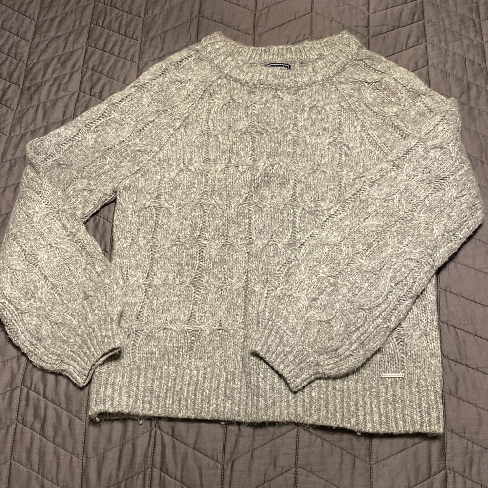 Abercrombie & Fitch Grey Sweater! Like New!